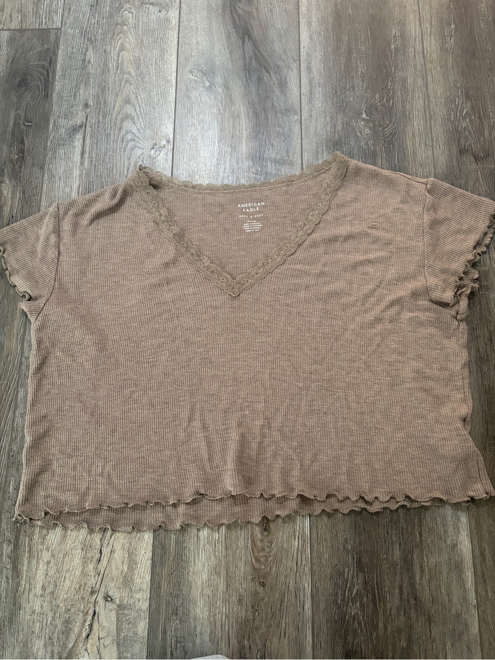 American eagle cropped lace trim tee